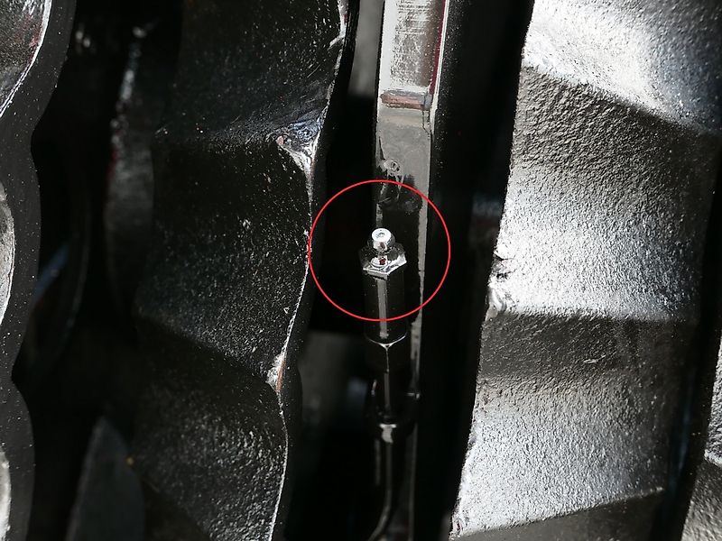 SMS Teran N300 mit APV Streuer MDP 100 (Wiesenstriegel)