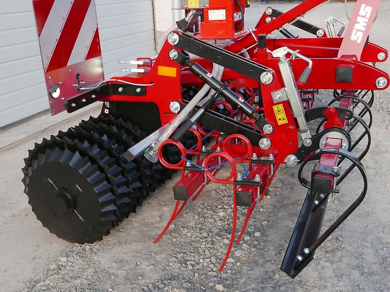 SMS Teran N300 mit APV Streuer MDP 100 (Wiesenstriegel)