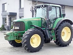 John Deere 6820