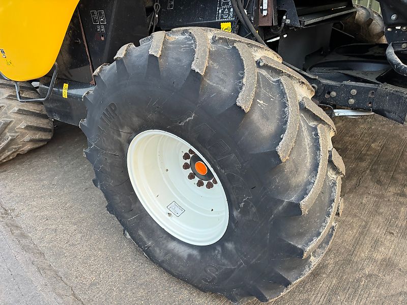 New Holland CR9080 c/w 30ft Varifeed Header