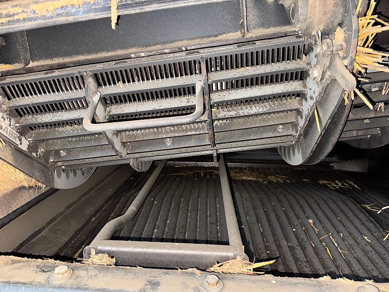 New Holland CR9080 c/w 30ft Varifeed Header