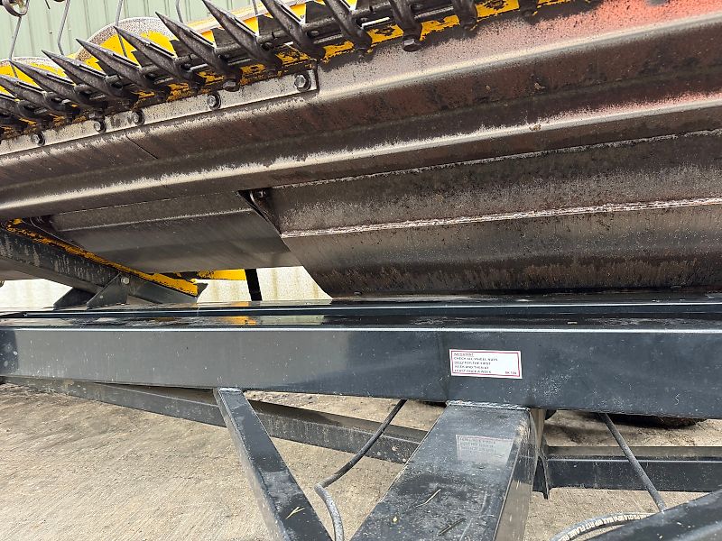 New Holland CR9080 c/w 30ft Varifeed Header