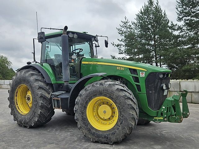 John Deere 8530