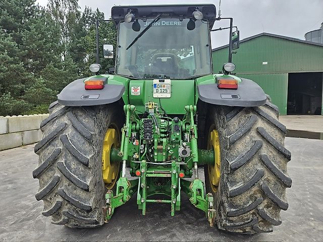 John Deere 8530