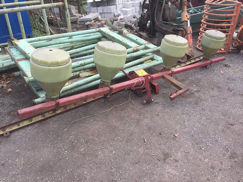 Rau Granulatstreuer Rau, 4 Streugeräte (Kunststoffbehälter)