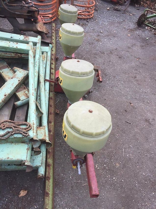 Rau Granulatstreuer Rau, 4 Streugeräte (Kunststoffbehälter)