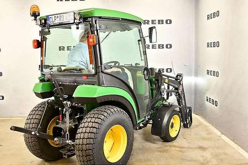 John Deere 2032R TRAKTOR