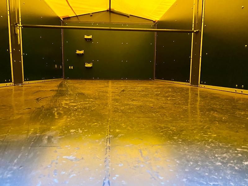 Strautmann SZK 1802-H mit Portaltüren