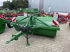 Jako 2-teilige Wiesenwalze M 275 mit schwerem Fahrgestell mit Druckluftbremse mit Bereifung 500/50-17