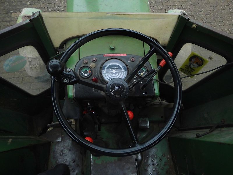 John Deere 820