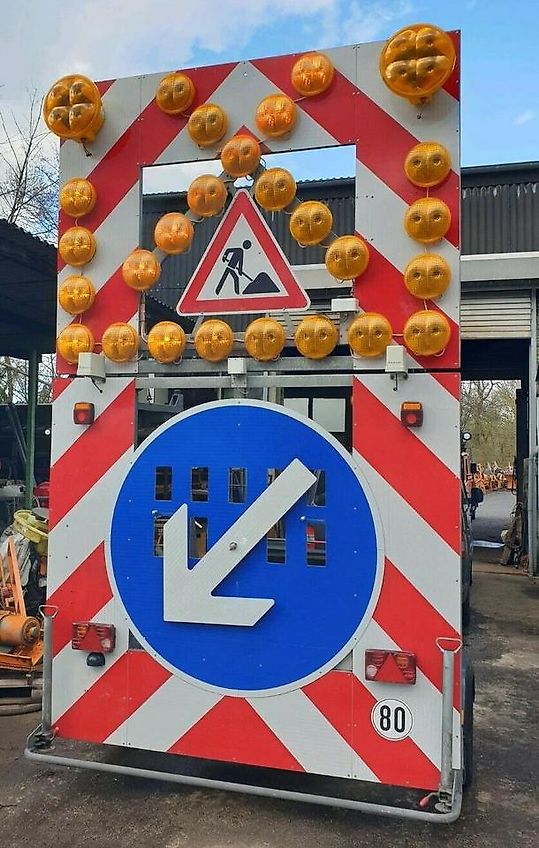 Nissen LED Absperrtafel vz 616 GPS Verkehrsleittafel horizont