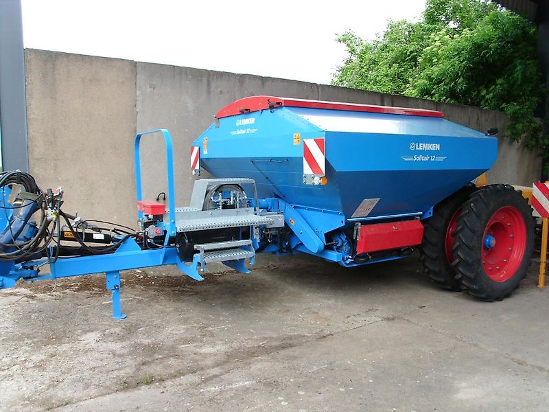 Lemken Azurit 9/8.75 KD mit Solitair Säwagen 12/5800 SW