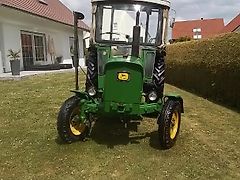 John Deere 820