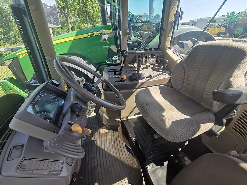 John Deere 6230