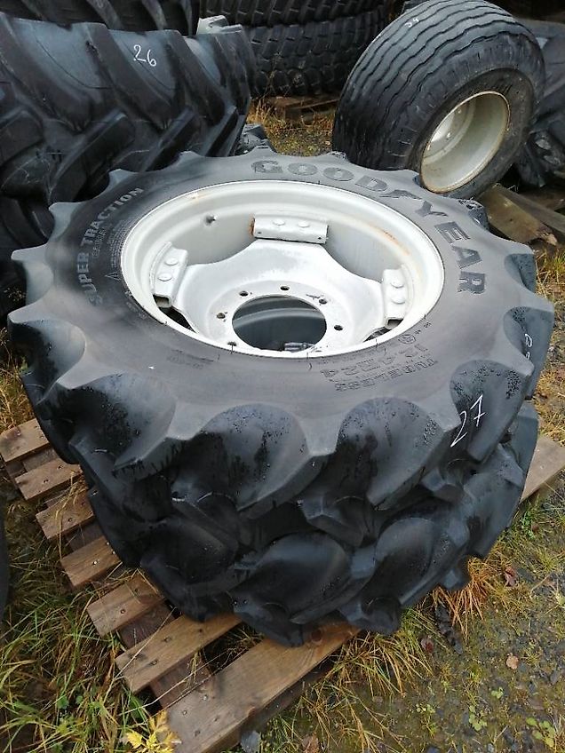Goodyear 12,4r24