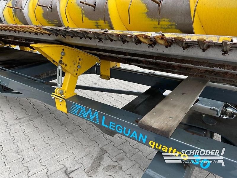 New Holland CR 8080 + SCHNEIDWERK + MAISPFLÜCKER