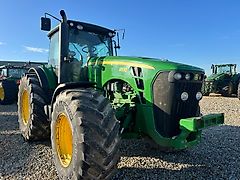 John Deere 8530