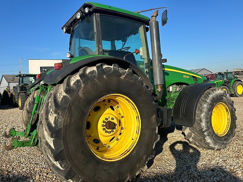John Deere 8530
