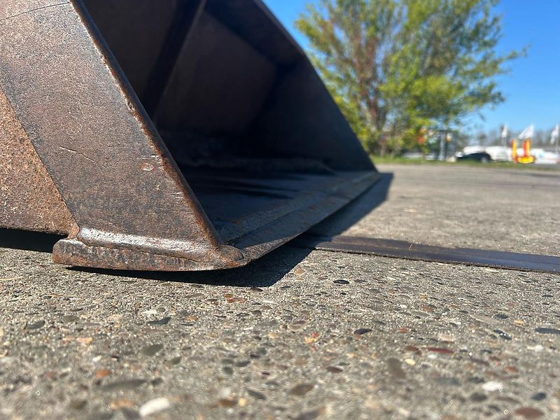 Wifo VCB 220 Voorladerbak euro aansluiting