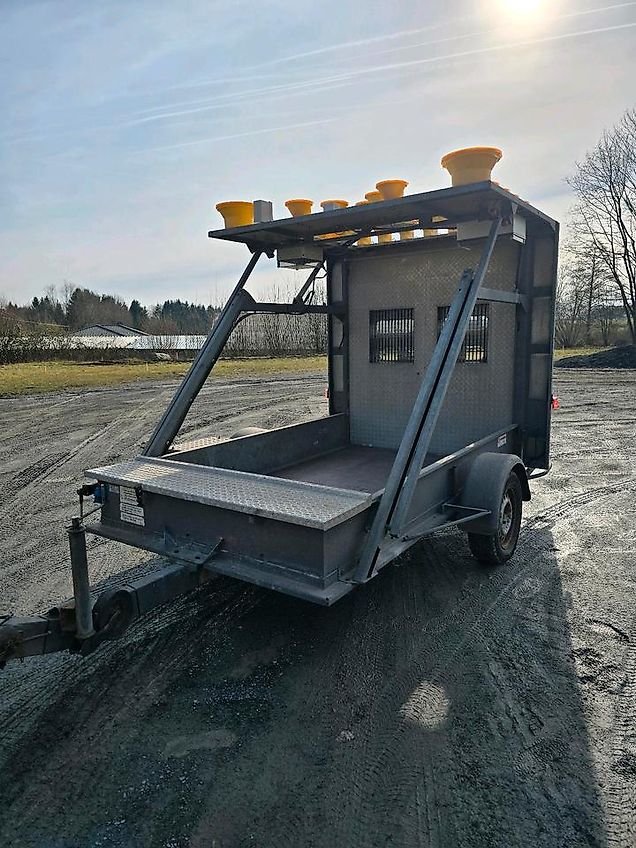 Nissen Absperrtafel VZ 616 FAT Verkehrsleittafel Horizont Verkehrssicherungsanhänger Verkehrsleitanhänger Verkehrsleittafel Verkehrssicherung
