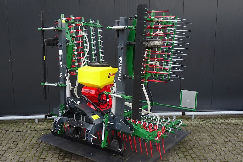Hofstede / Awemak Doorzaai weeder wiedeg wied eg gras grasland weide wei eg doorzaaier zode beluchter