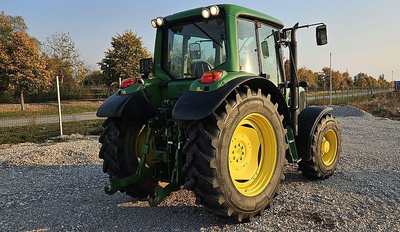 John Deere 6230