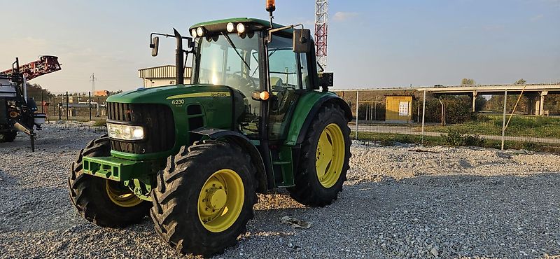 John Deere 6230