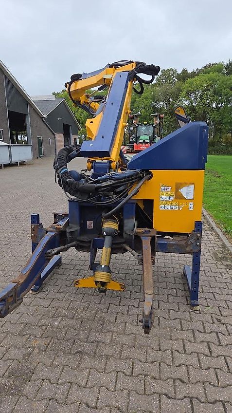 Bamford Armklepelmaaier met afvoerbandje