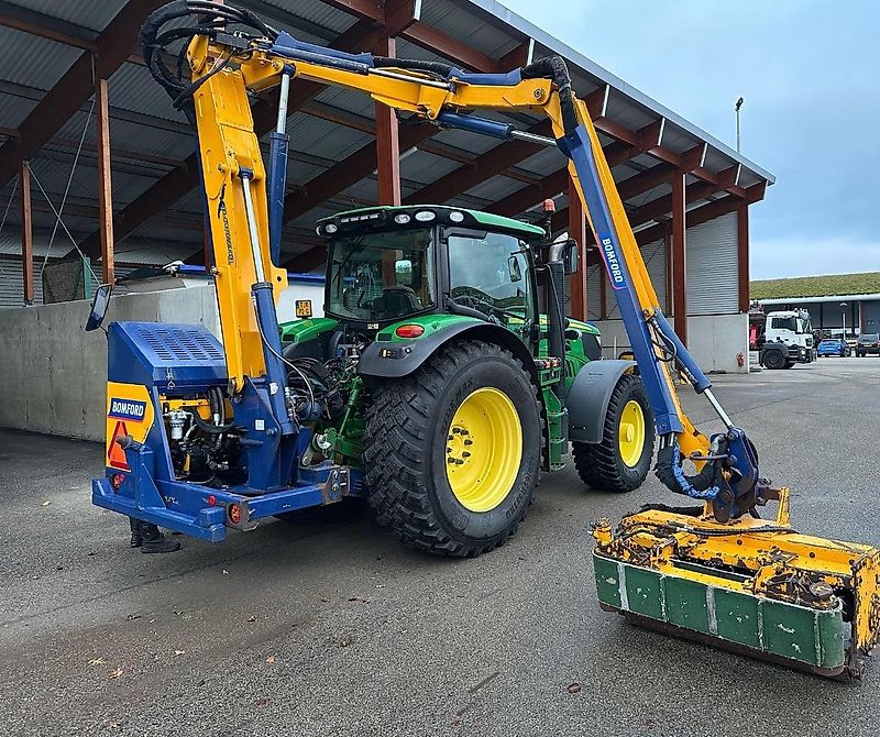 Bamford Armklepelmaaier met afvoerbandje